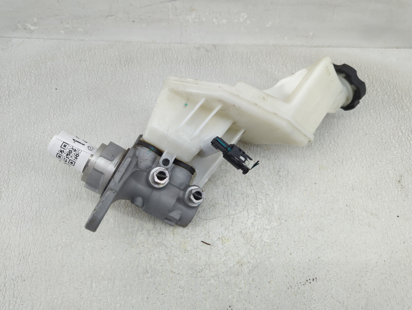 2018-2022 Chevrolet Equinox Brake Master Cylinder 1290546 - Oemusedautoparts1.com