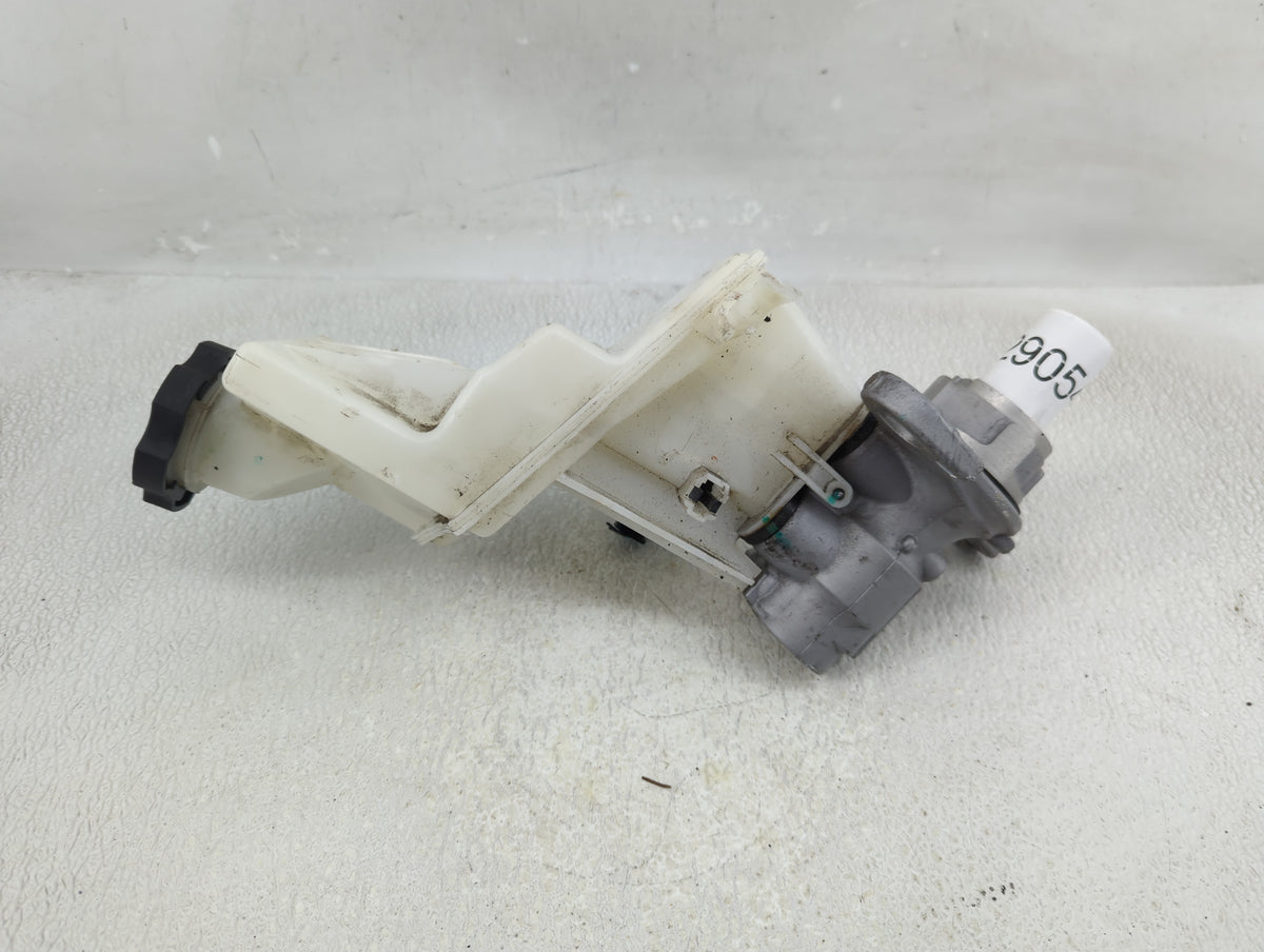2018-2022 Chevrolet Equinox Brake Master Cylinder 1290546 - Oemusedautoparts1.com