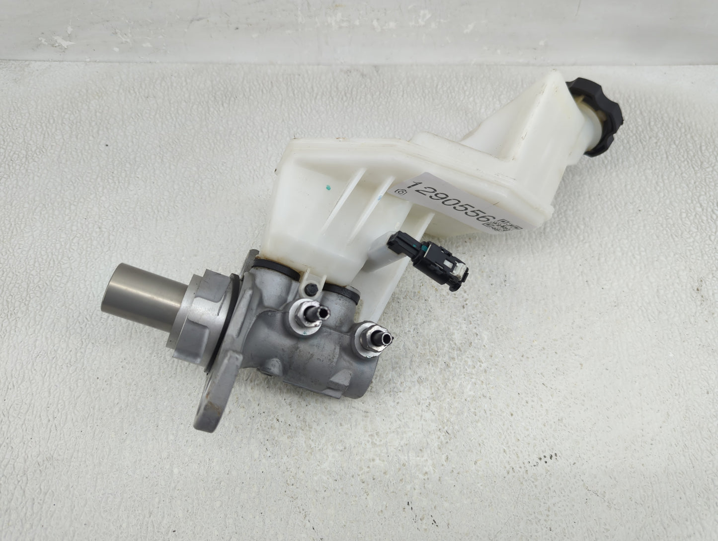 2018-2022 Chevrolet Equinox Brake Master Cylinder 1290556 - Oemusedautoparts1.com