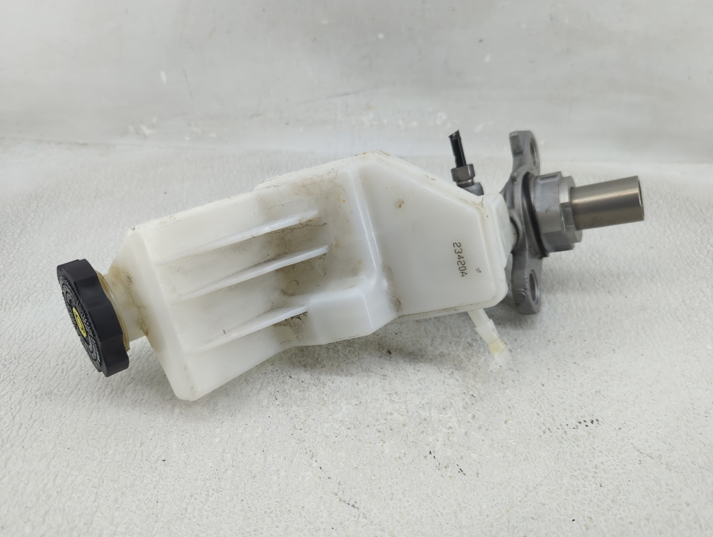 2018-2022 Chevrolet Equinox Brake Master Cylinder 1290556 - Oemusedautoparts1.com