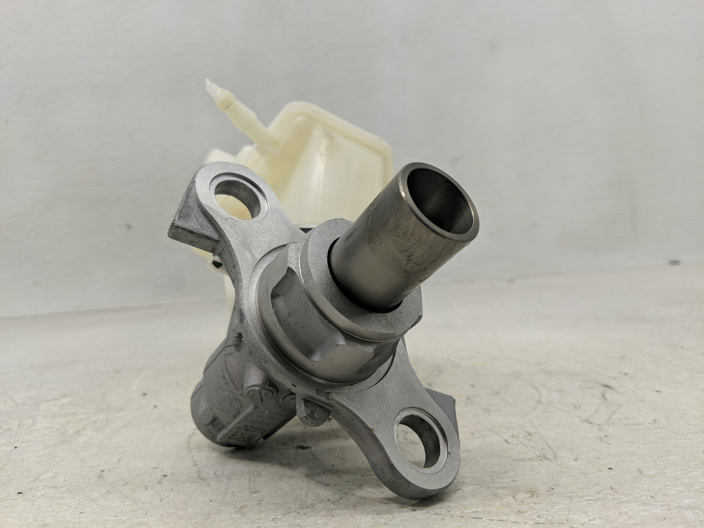 2018-2022 Chevrolet Equinox Brake Master Cylinder 1312099 - Oemusedautoparts1.com