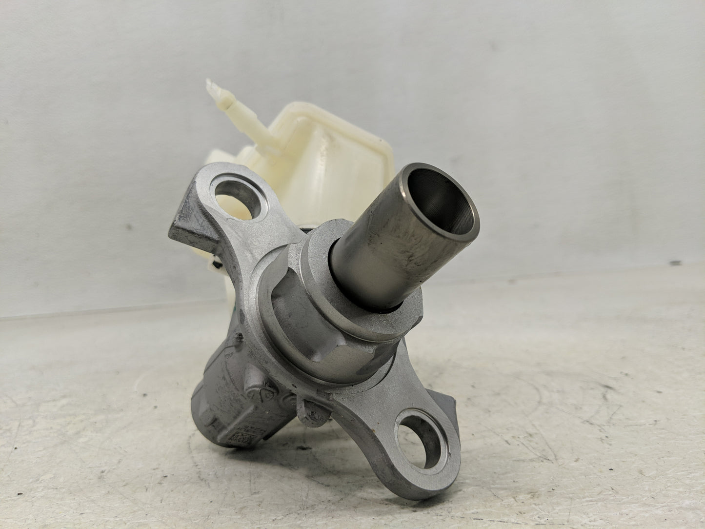 2018-2022 Chevrolet Equinox Brake Master Cylinder 1312099 - Oemusedautoparts1.com
