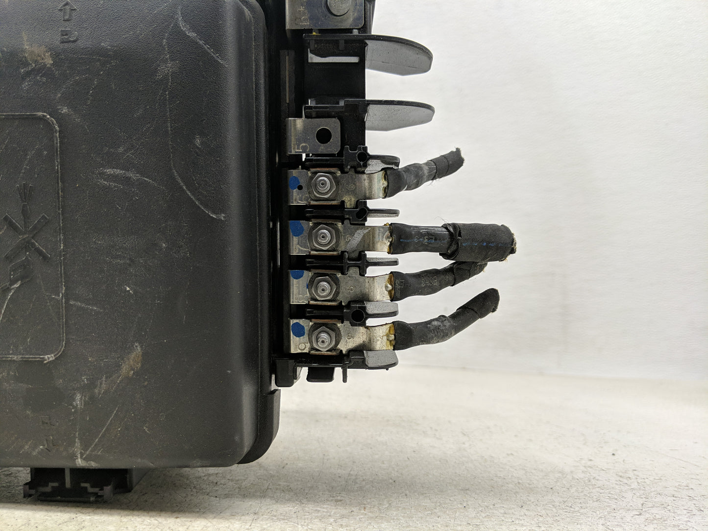 2018-2022 Chevrolet Equinox Fusebox Fuse Box Panel Relay Module P/N:812461952 84809671 Fits Fits 2018 2019 2020 2021 2022 OE