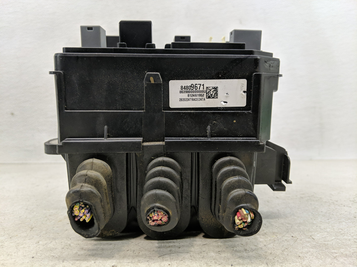 2018-2022 Chevrolet Equinox Fusebox Fuse Box Panel Relay Module P/N:812461952 84809671 Fits Fits 2018 2019 2020 2021 2022 OE