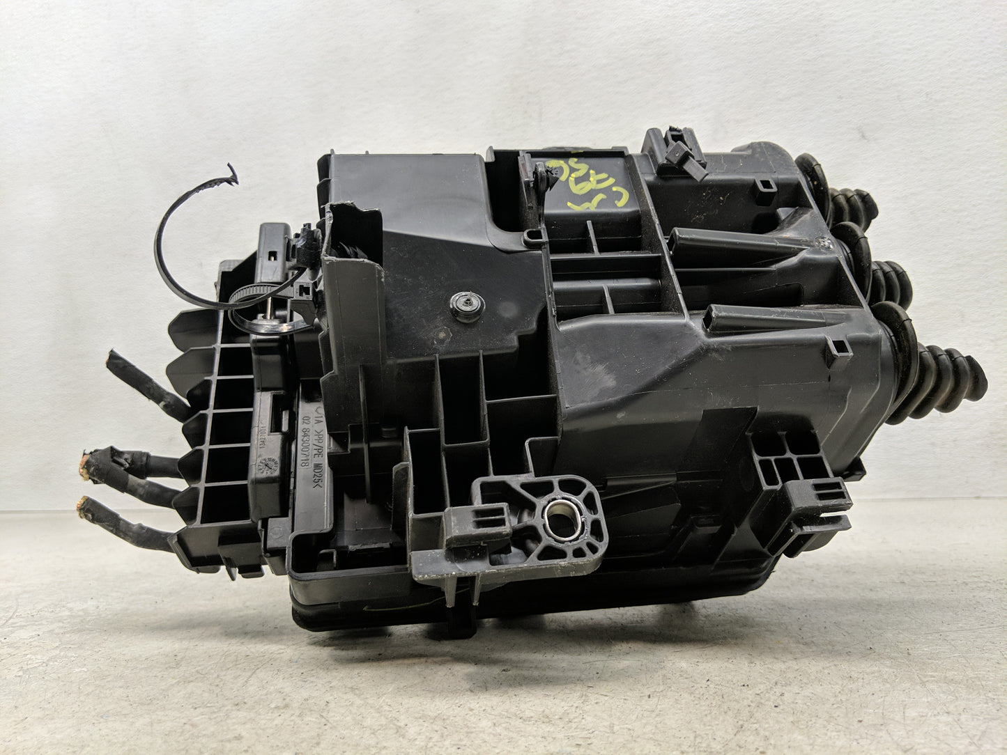 2018-2022 Chevrolet Equinox Fusebox Fuse Box Panel Relay Module P/N:812461952 84809671 Fits Fits 2018 2019 2020 2021 2022 OE