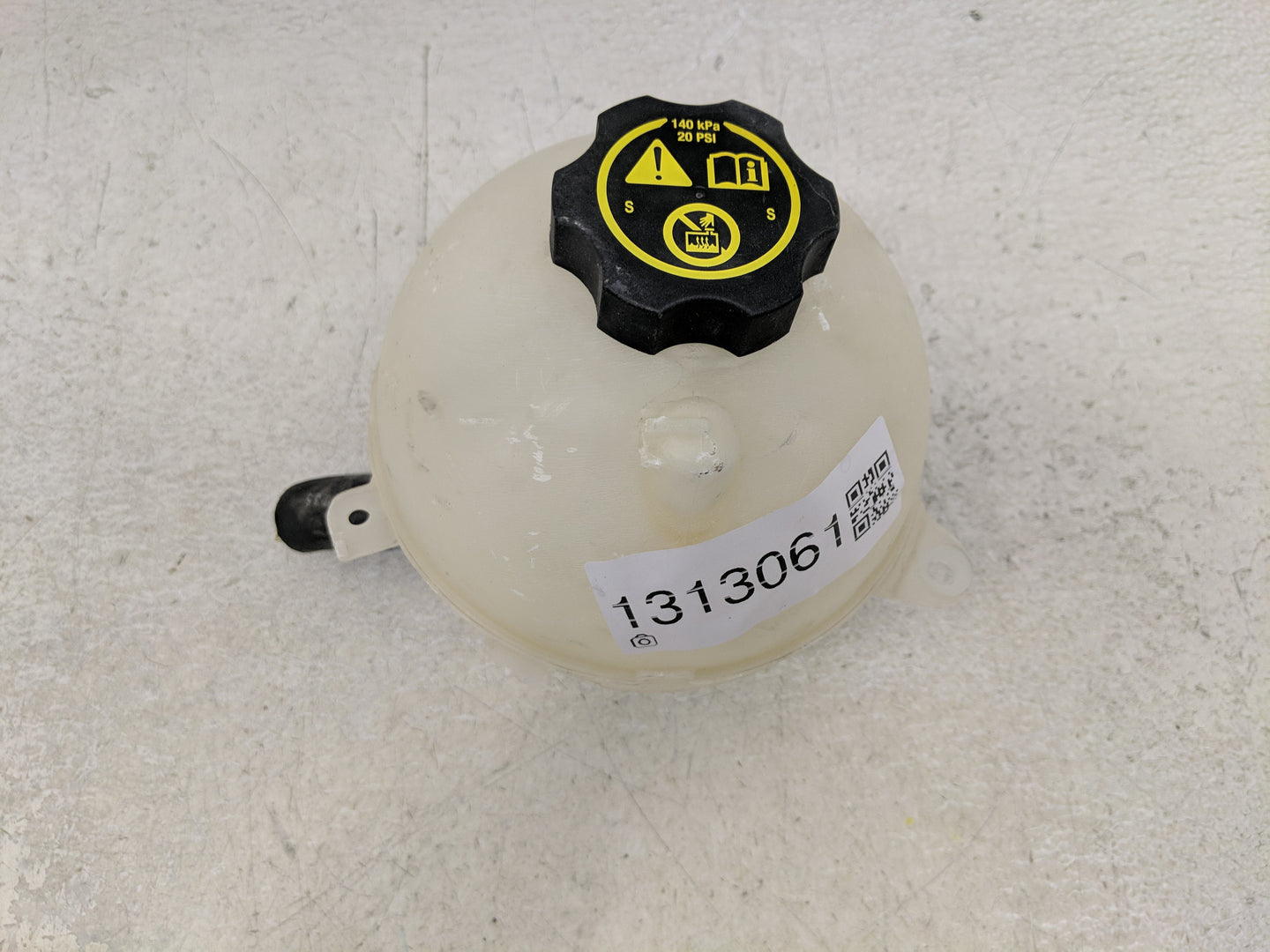 2018 Chevrolet Equinox Radiator Coolant Overflow Expansion Tank Bottle 1313061 - Oemusedautoparts1.com