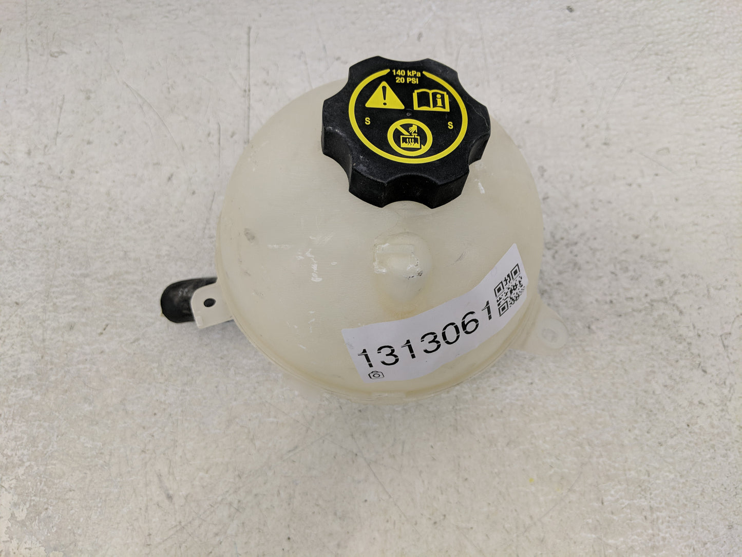 2018 Chevrolet Equinox Radiator Coolant Overflow Expansion Tank Bottle 1313061 - Oemusedautoparts1.com
