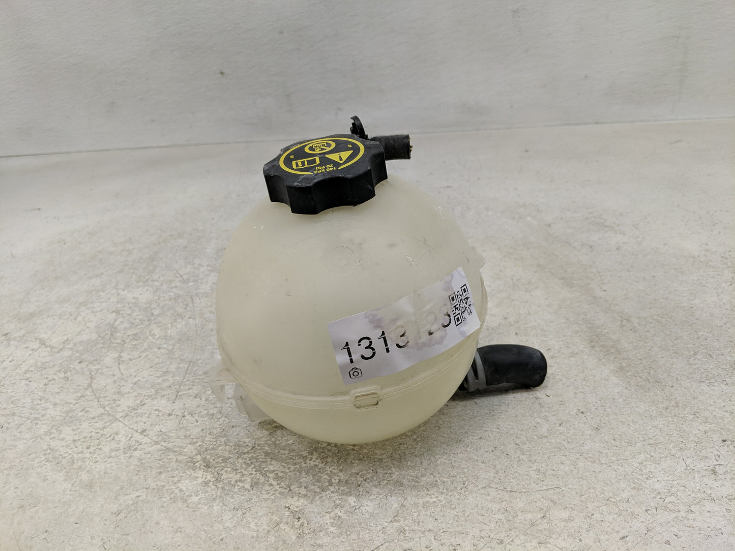 2018 Chevrolet Equinox Radiator Coolant Overflow Expansion Tank Bottle 1313123 - Oemusedautoparts1.com