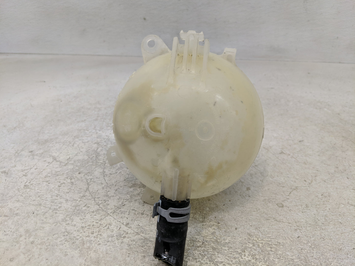 2018 Chevrolet Equinox Radiator Coolant Overflow Expansion Tank Bottle 1313123 - Oemusedautoparts1.com