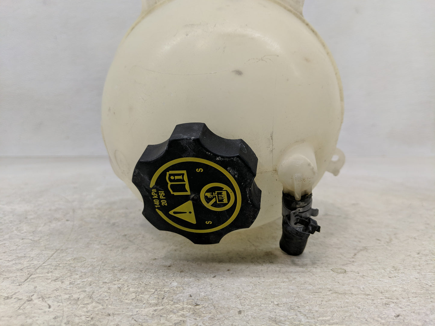 2018 Chevrolet Equinox Radiator Coolant Overflow Expansion Tank Bottle 1313123 - Oemusedautoparts1.com