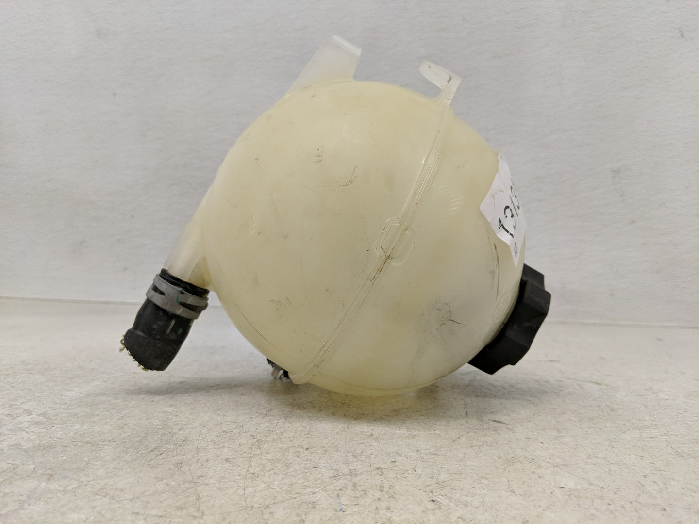 2018 Chevrolet Equinox Radiator Coolant Overflow Expansion Tank Bottle 1313126 - Oemusedautoparts1.com