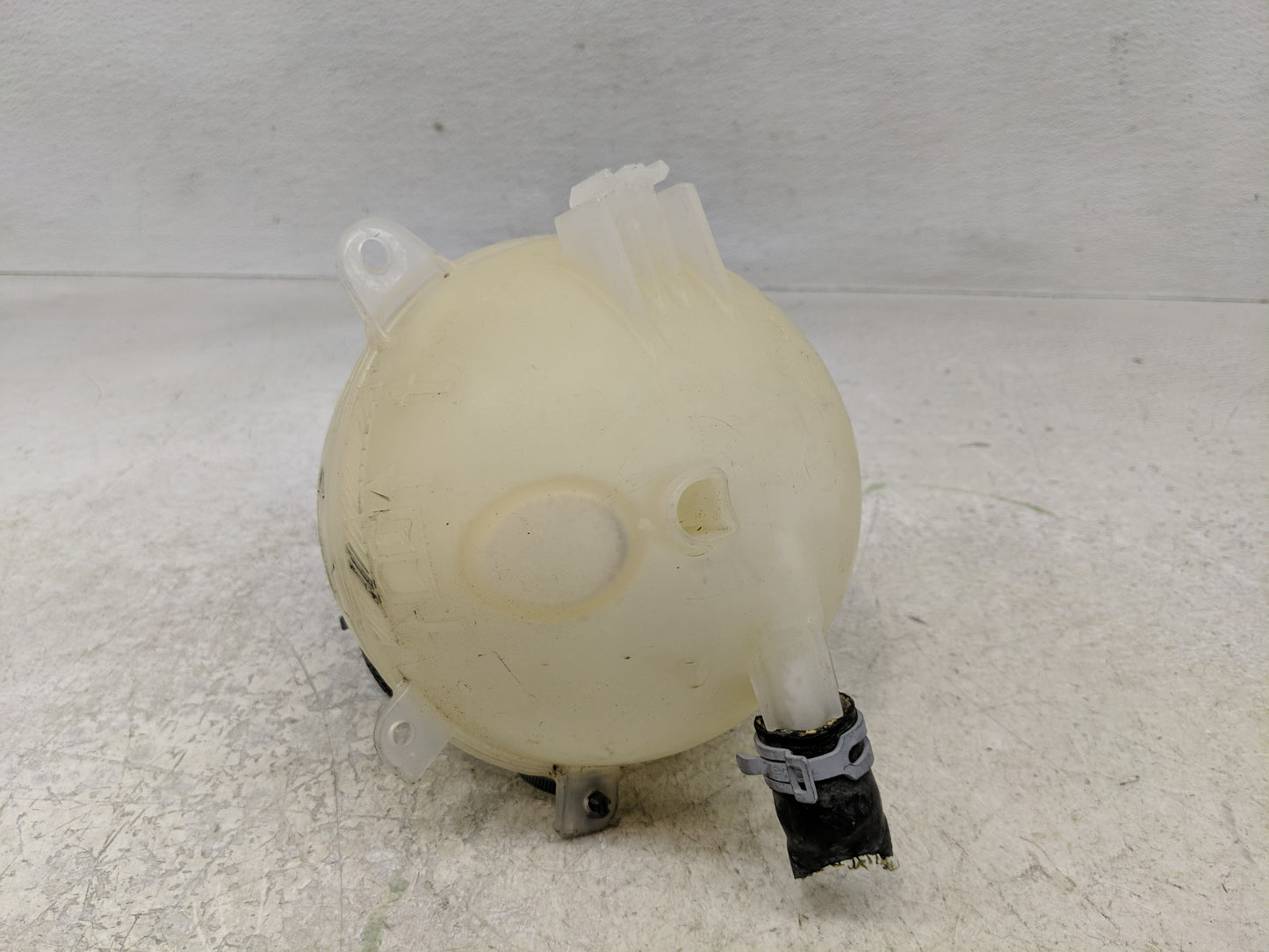 2018 Chevrolet Equinox Radiator Coolant Overflow Expansion Tank Bottle 1313126 - Oemusedautoparts1.com