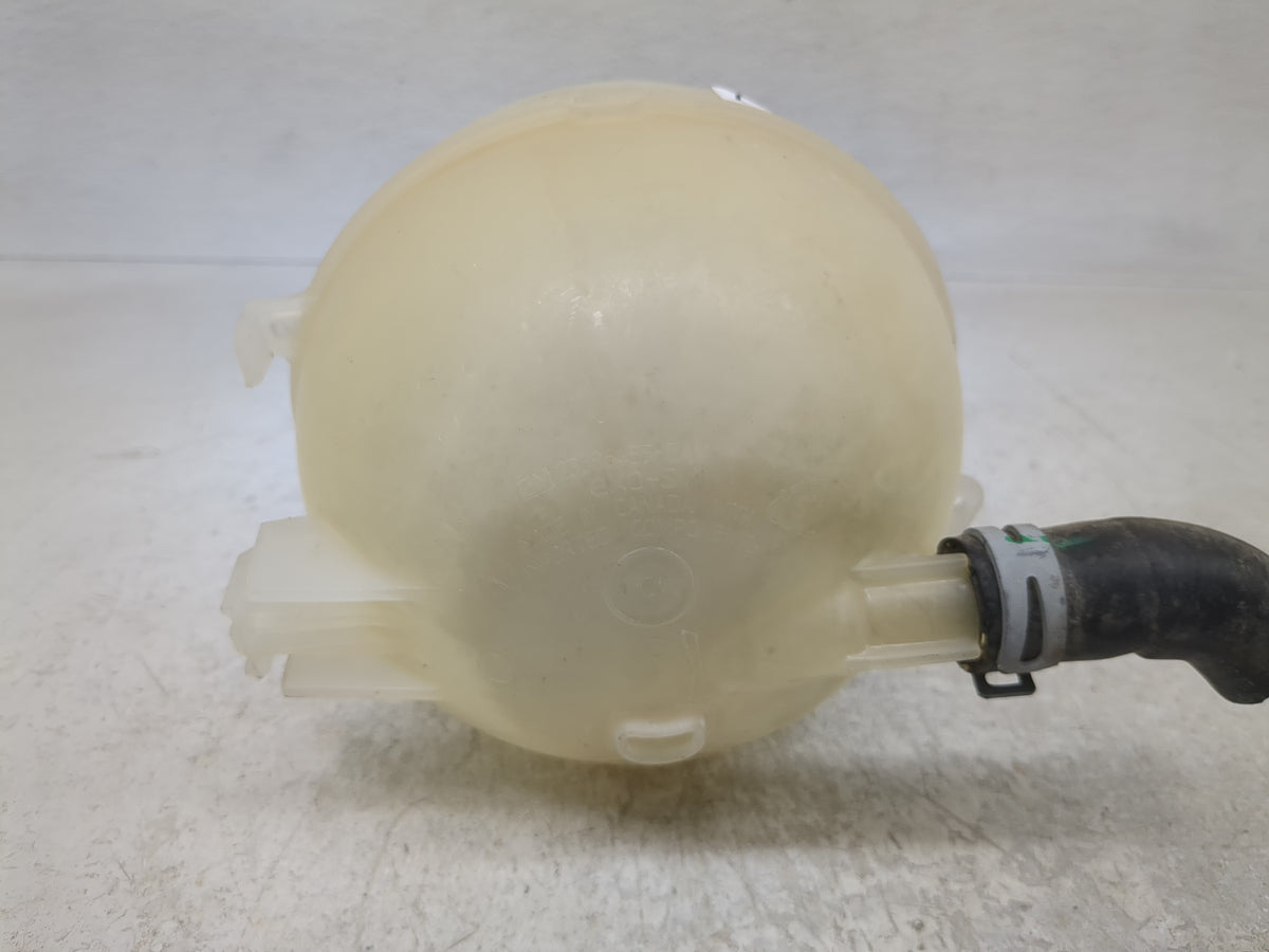 2018 Chevrolet Equinox Radiator Coolant Overflow Expansion Tank Bottle 1313160 - Oemusedautoparts1.com