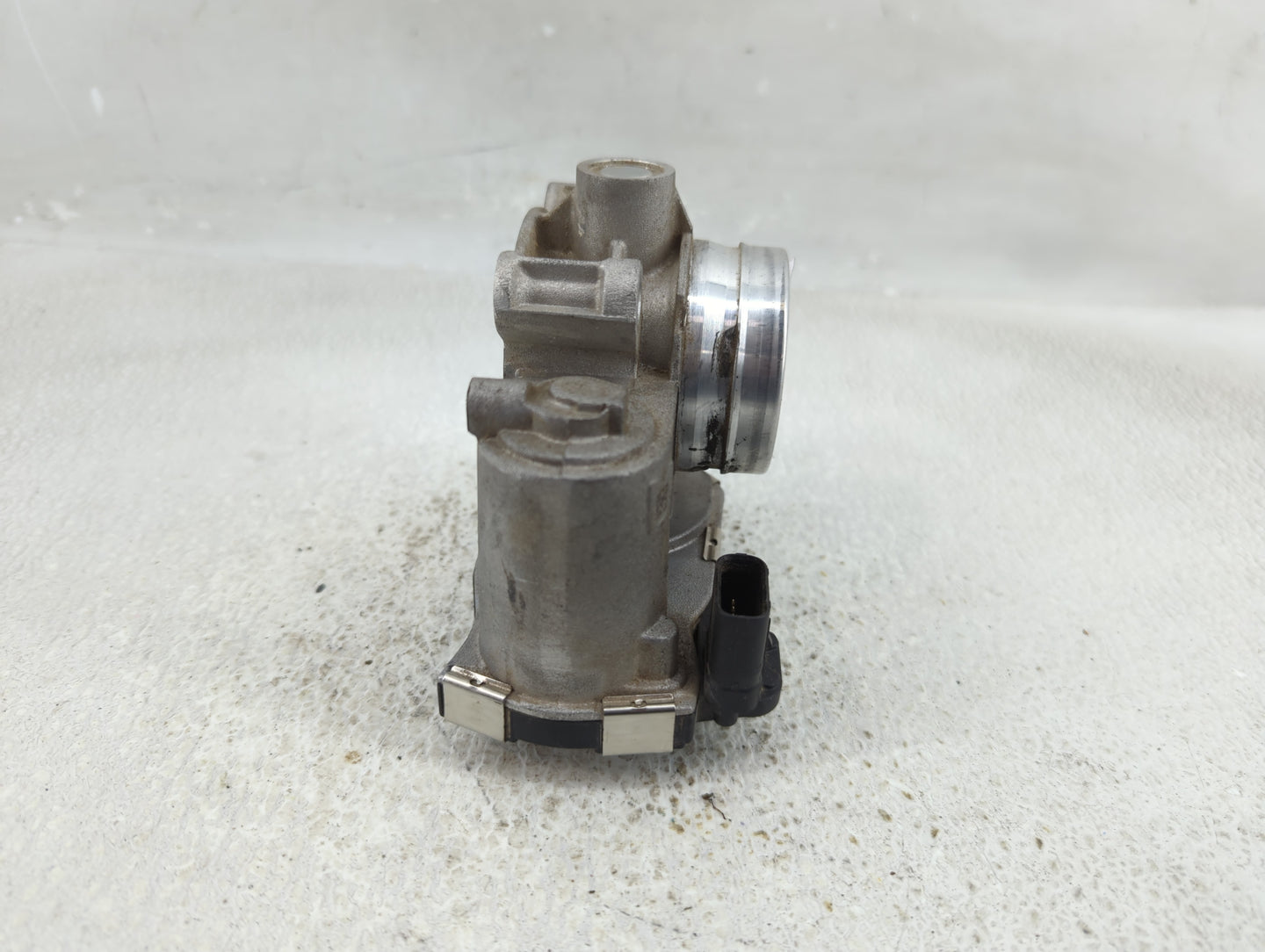 2018-2022 Chevrolet Equinox Throttle Body Fits Fits 2016 2017 2018 2019 2020 2021 2022 OEM Used Auto Parts - Oemusedautopart