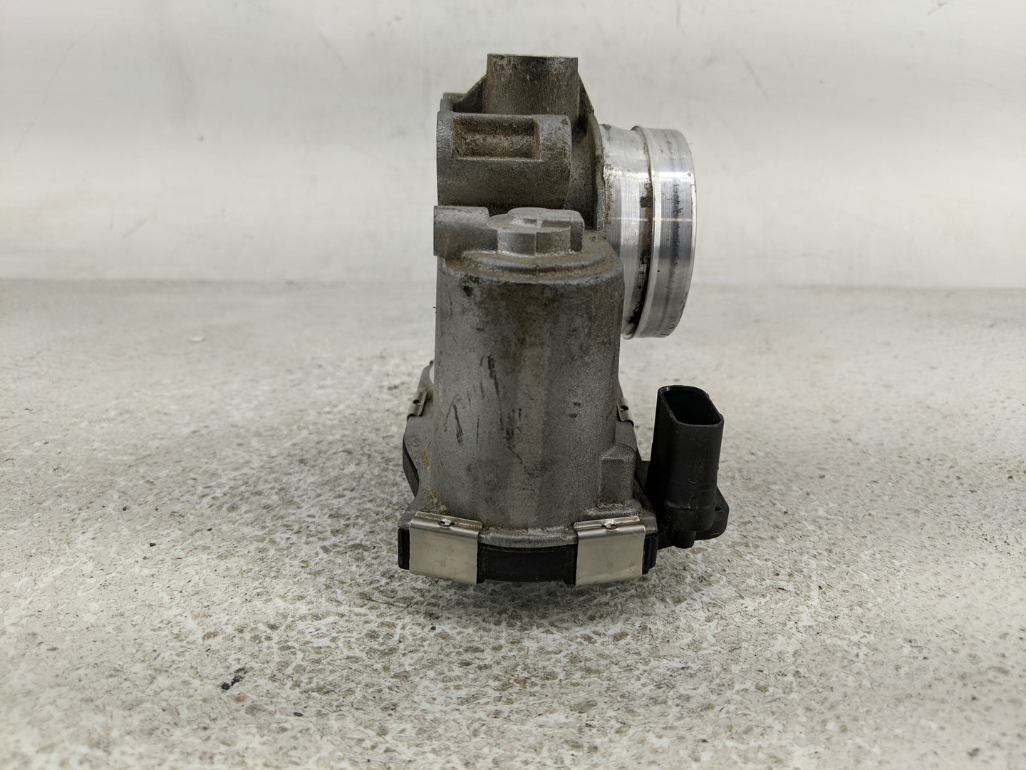 2018-2022 Chevrolet Equinox Throttle Body P/N:12671379AA Fits Fits 2016 2017 2018 2019 2020 2021 2022 OEM Used Auto Parts - 