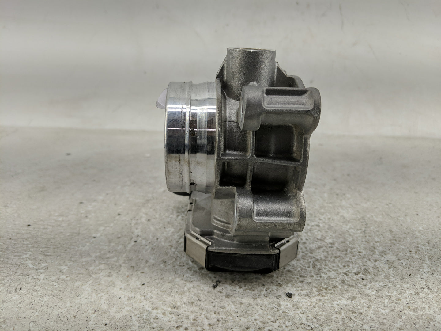 2018-2022 Chevrolet Equinox Throttle Body P/N:12671379AA Fits Fits 2016 2017 2018 2019 2020 2021 2022 OEM Used Auto Parts - 