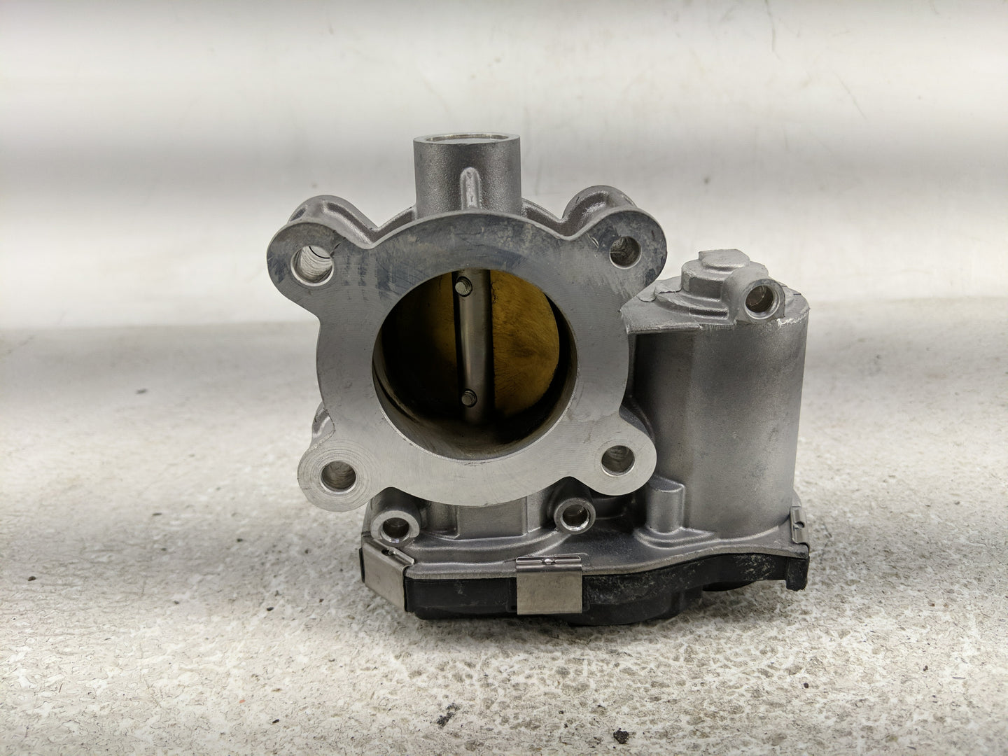 2018-2022 Chevrolet Equinox Throttle Body P/N:12671379AA Fits Fits 2016 2017 2018 2019 2020 2021 2022 OEM Used Auto Parts - 