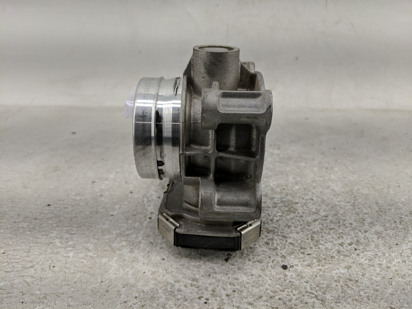 2018-2022 Chevrolet Equinox Throttle Body P/N:12671379AA Fits Fits 2016 2017 2018 2019 2020 2021 2022 OEM Used Auto Parts - 