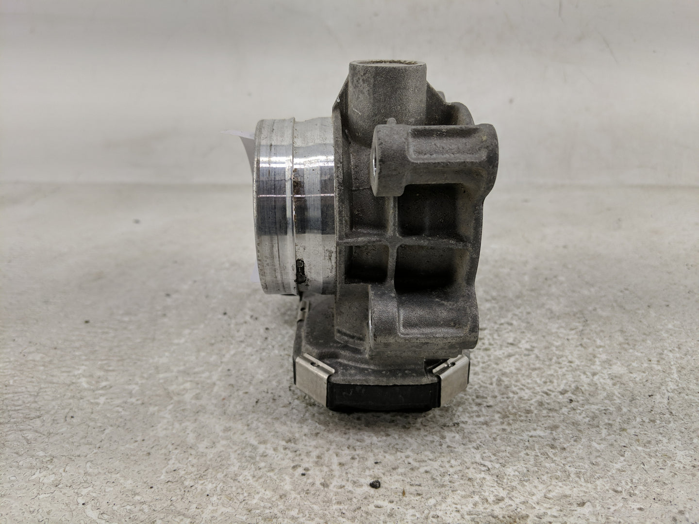 2018-2022 Chevrolet Equinox Throttle Body P/N:12671379AA Fits Fits 2016 2017 2018 2019 2020 2021 2022 OEM Used Auto Parts - 