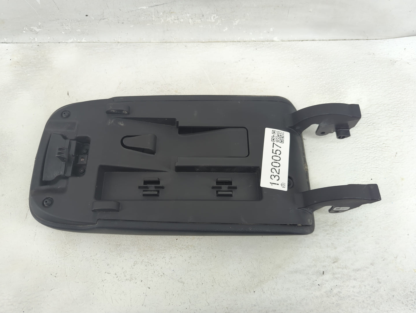 2020 Chevrolet Equinox Center Console Armrest Cover Lid Fits OEM Used Auto Parts - Oemusedautoparts1.com
