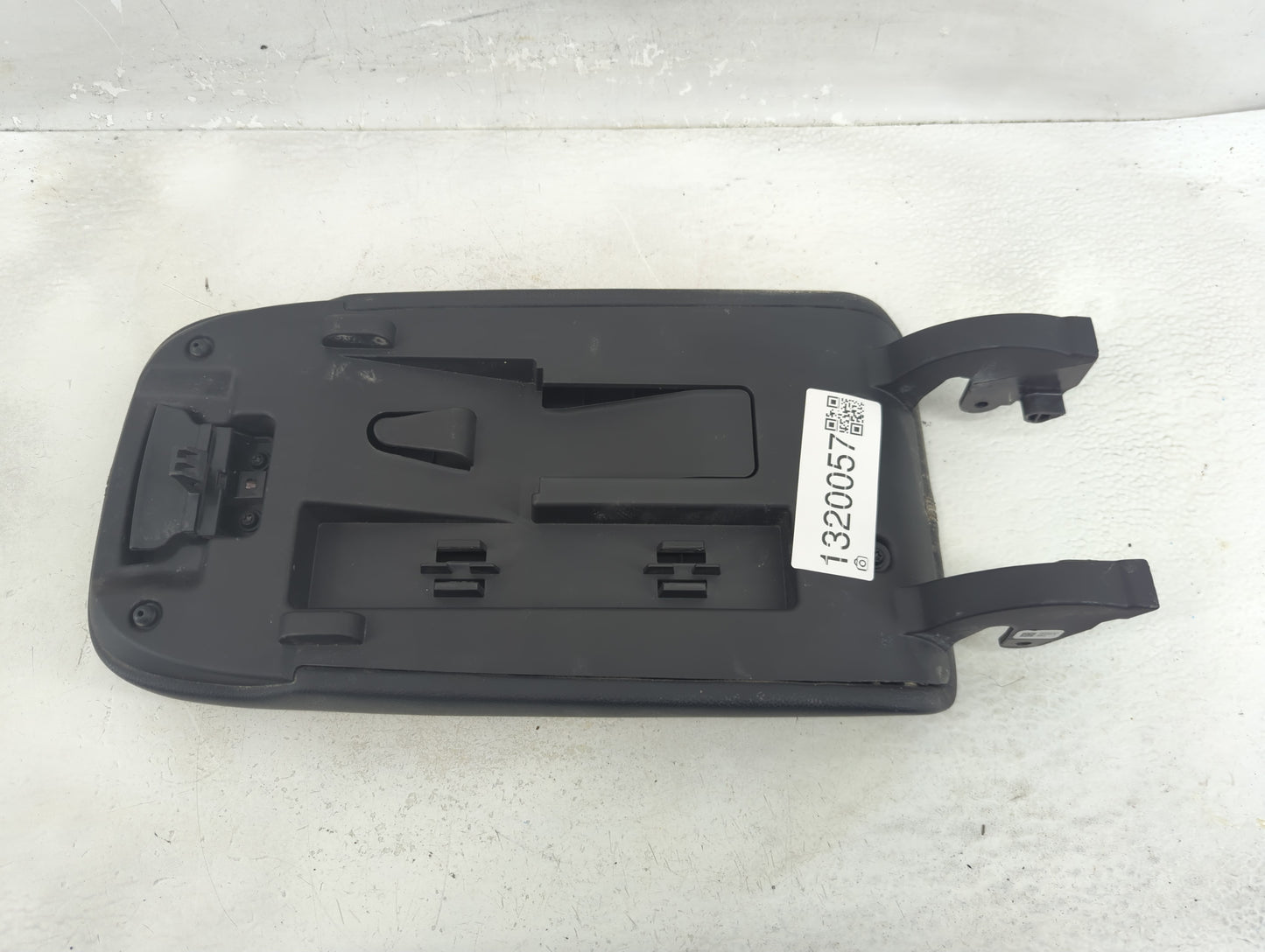 2020 Chevrolet Equinox Center Console Armrest Cover Lid Fits OEM Used Auto Parts - Oemusedautoparts1.com