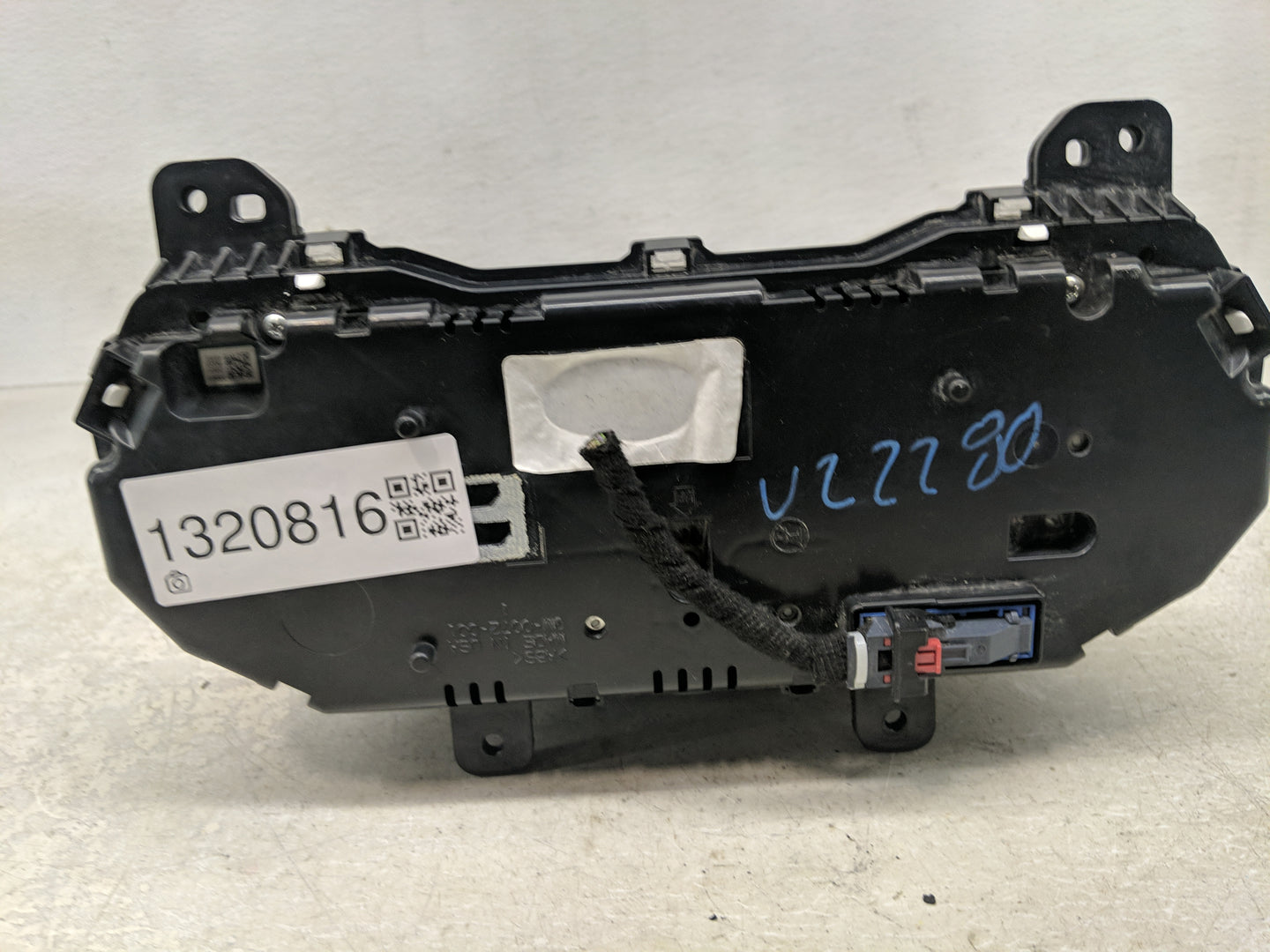 2019-2022 Chevrolet Equinox Instrument Cluster Speedometer Gauges P/N:84625643 Fits Fits 2019 2020 2021 2022 OEM Used Auto P
