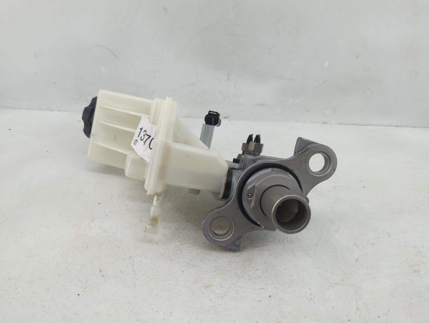 2018-2022 Chevrolet Equinox Brake Master Cylinder - Oemusedautoparts1.com