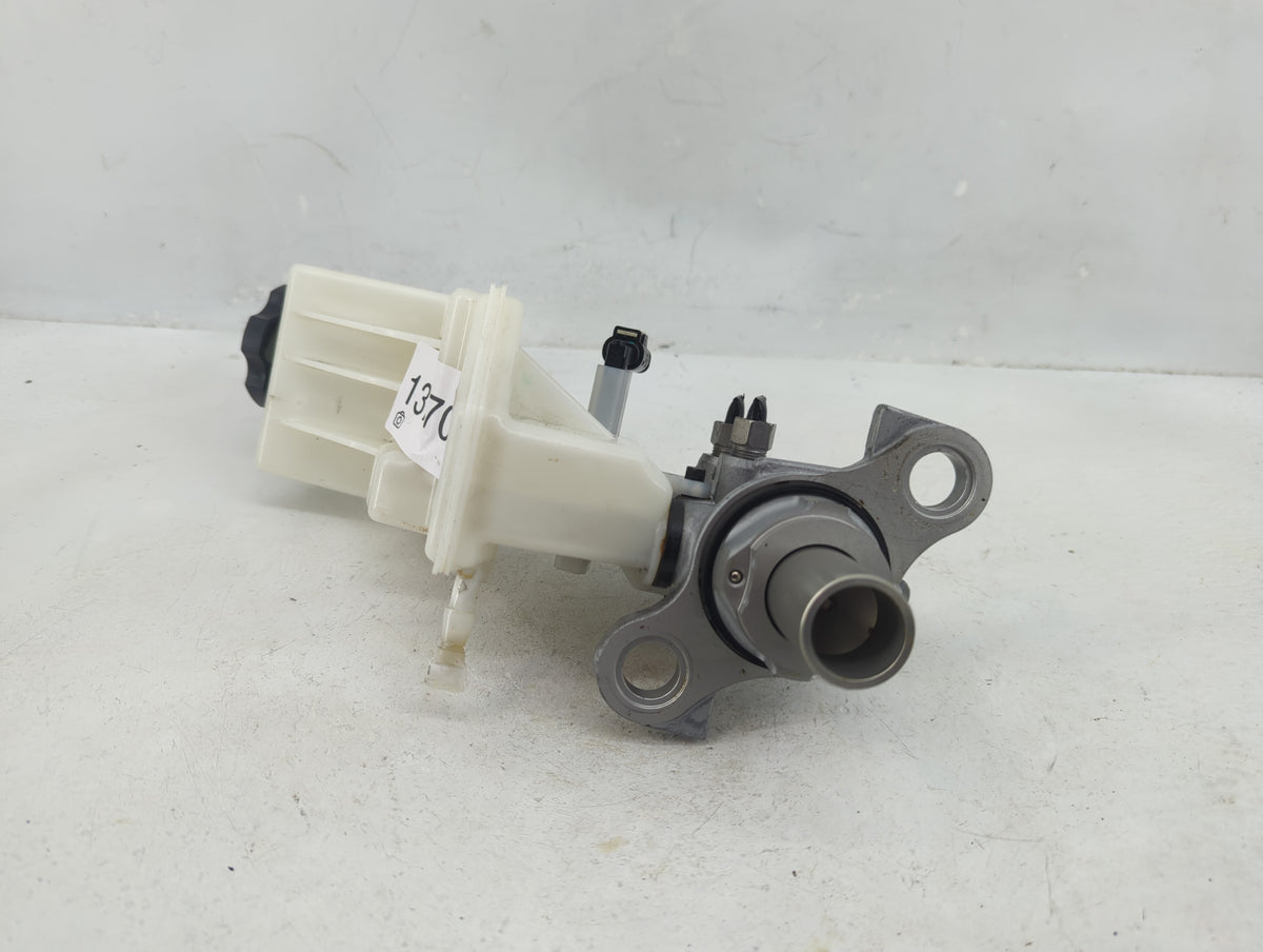 2018-2022 Chevrolet Equinox Brake Master Cylinder 1377036 - Oemusedautoparts1.com
