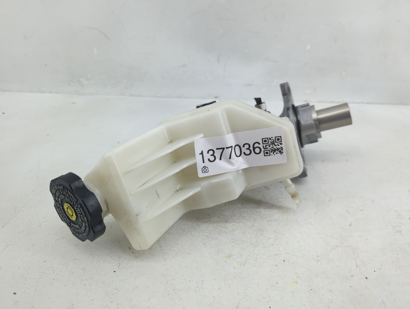 2018-2022 Chevrolet Equinox Brake Master Cylinder 1377036 - Oemusedautoparts1.com