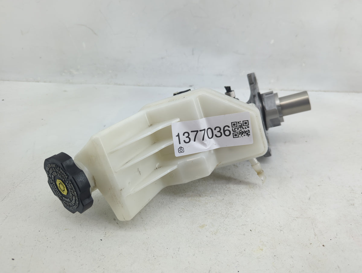 2018-2022 Chevrolet Equinox Brake Master Cylinder 1377036 - Oemusedautoparts1.com