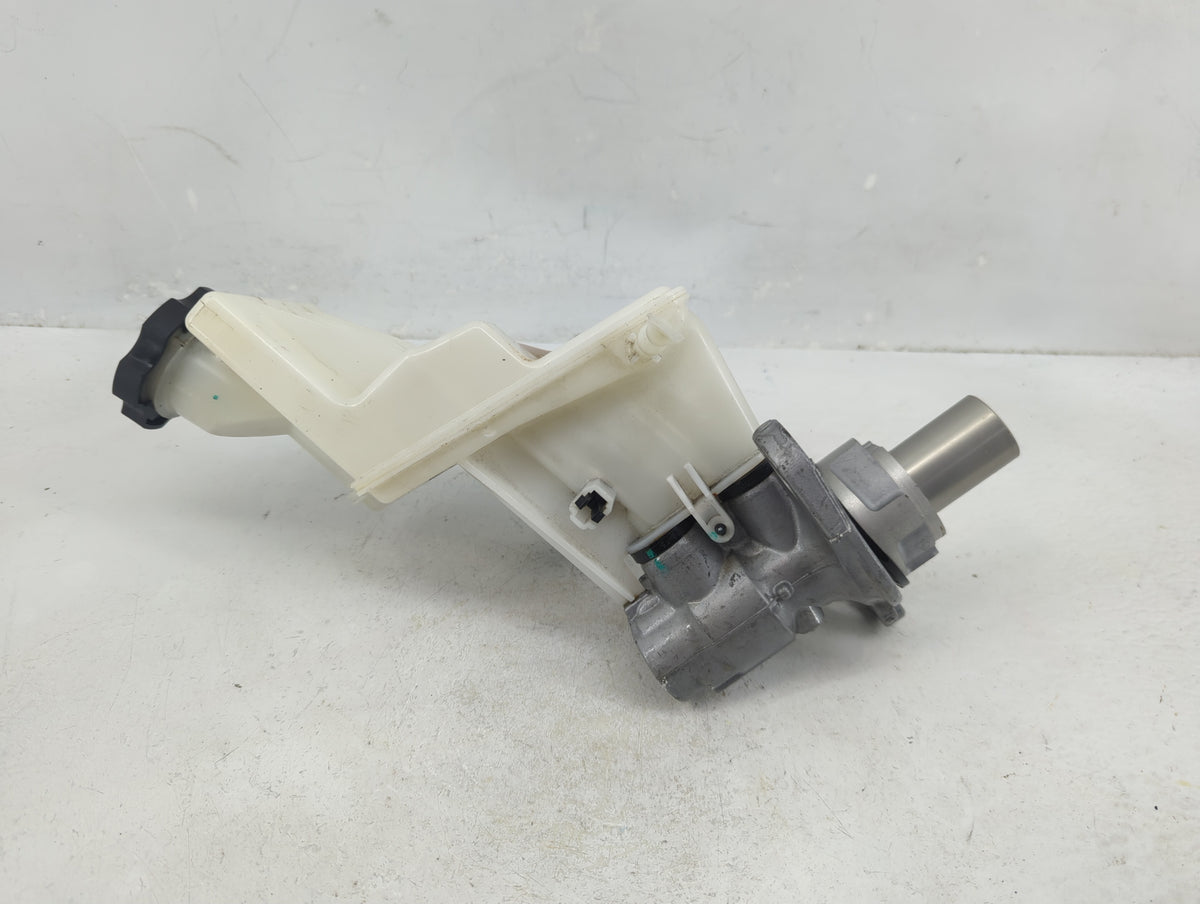 2018-2022 Chevrolet Equinox Brake Master Cylinder 1377036 - Oemusedautoparts1.com