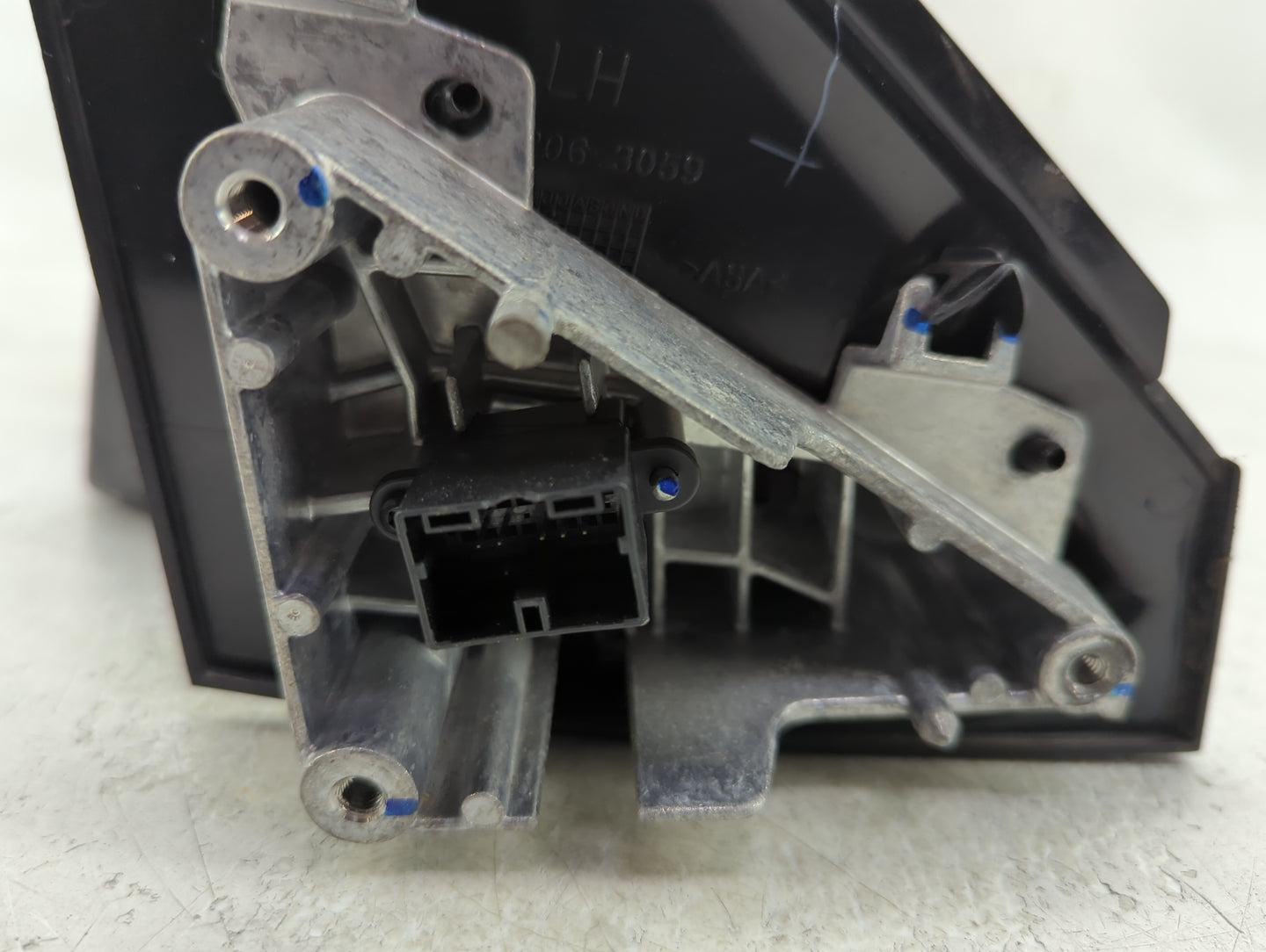 2018-2022 Chevrolet Equinox Driver Side View Mirror - Left Door Mirror OEM Used - Oemusedautoparts1.com