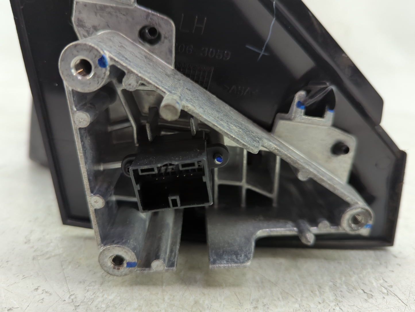 2018-2022 Chevrolet Equinox Driver Side View Mirror - Left Door Mirror OEM Used - Oemusedautoparts1.com