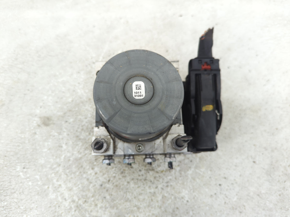 2020 Chevrolet Equinox Anti-Lock Brake ABS Pump Module Actuator OEM P/N:84825144 Fits Fits 2021 OEM Used Auto Parts - Oemuse