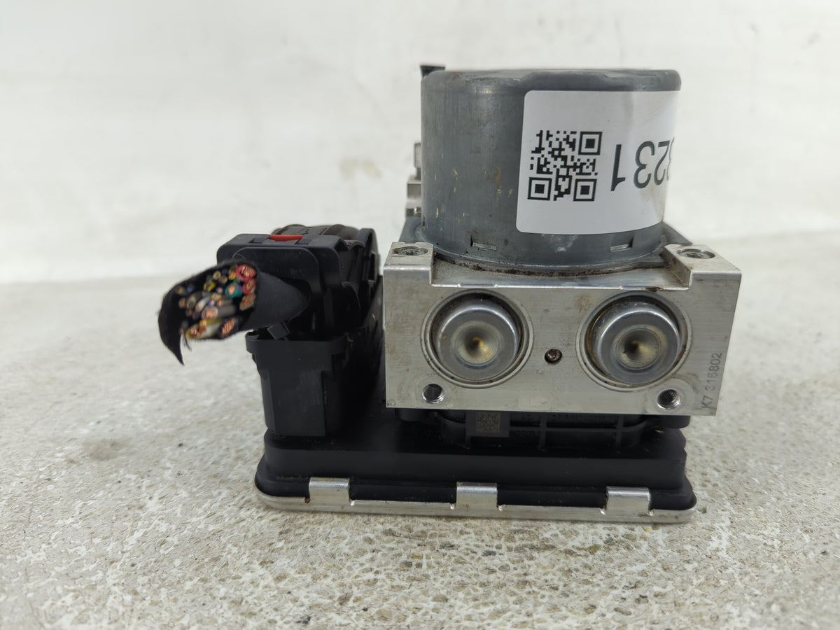 2020 Chevrolet Equinox Anti-Lock Brake ABS Pump Module Actuator OEM P/N:84825144 Fits Fits 2021 OEM Used Auto Parts - Oemuse