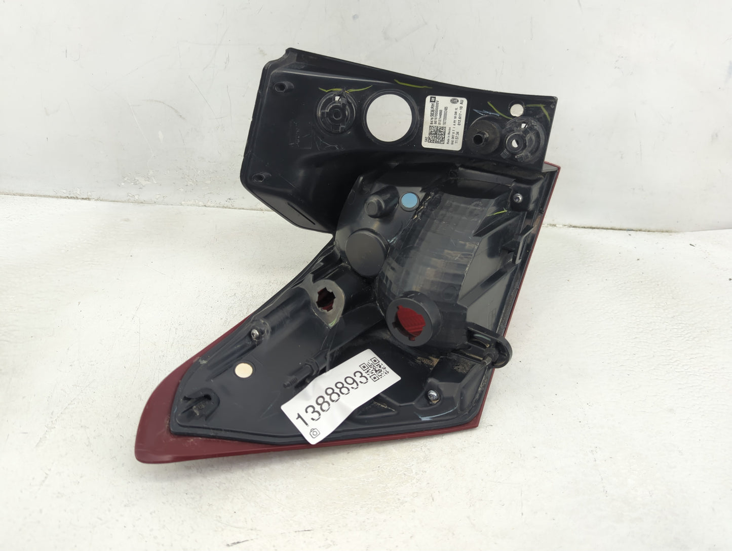 2018-2021 Chevrolet Equinox Tail Light Assembly Passenger Right OEM P/N:812744860 84769836 Fits Fits 2018 2019 2020 2021 OEM