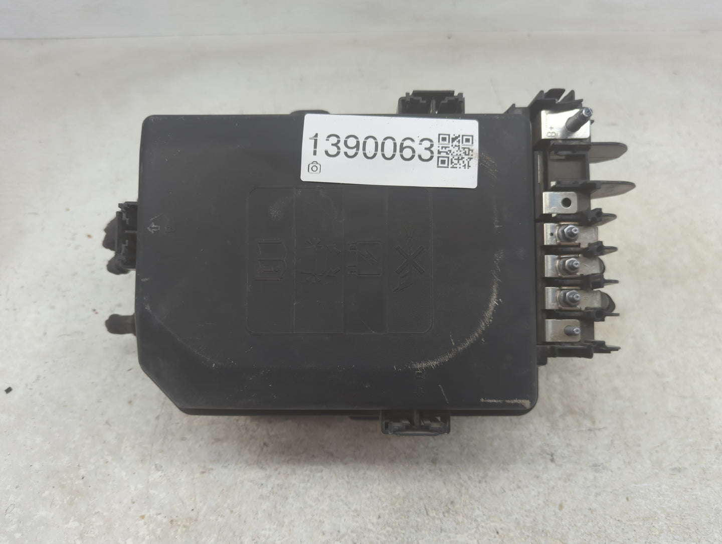2018-2022 Chevrolet Equinox Fusebox Fuse Box Panel Relay Module P/N:84380476 Fits Fits 2018 2019 2020 2021 2022 OEM Used Aut