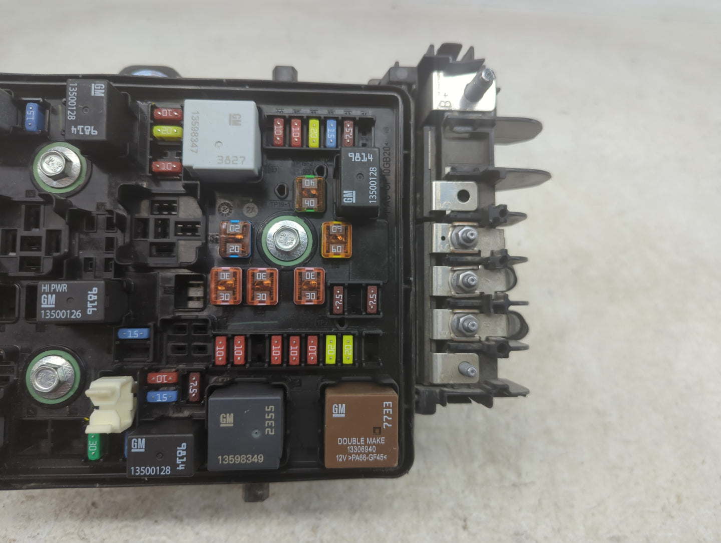 2018-2022 Chevrolet Equinox Fusebox Fuse Box Panel Relay Module P/N:84380476 Fits Fits 2018 2019 2020 2021 2022 OEM Used Aut