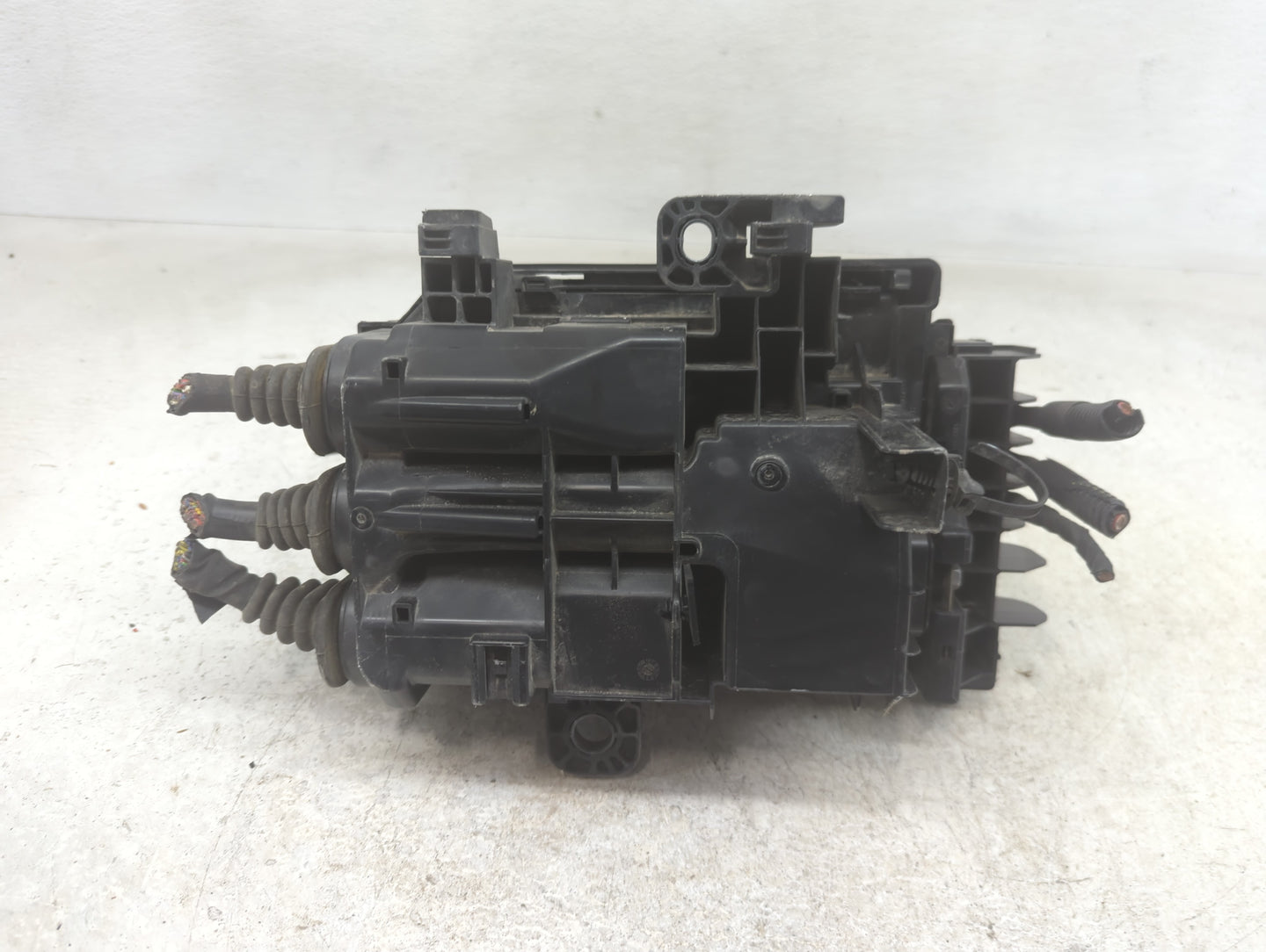 2018-2022 Chevrolet Equinox Fusebox Fuse Box Panel Relay Module P/N:84380476 Fits Fits 2018 2019 2020 2021 2022 OEM Used Aut