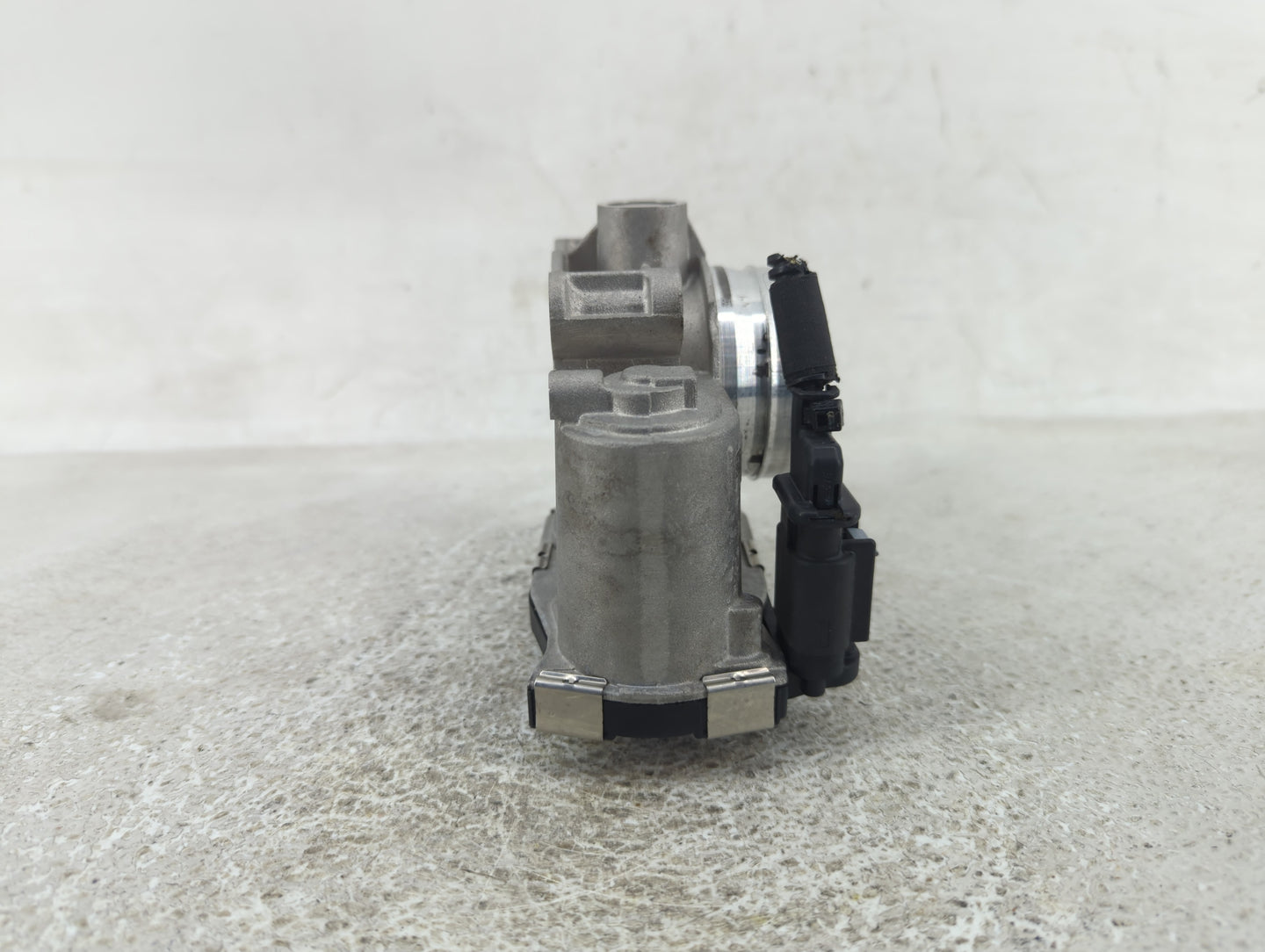 2018-2022 Chevrolet Equinox Throttle Body P/N:12671379AA Fits Fits 2016 2017 2018 2019 2020 2021 2022 OEM Used Auto Parts - 