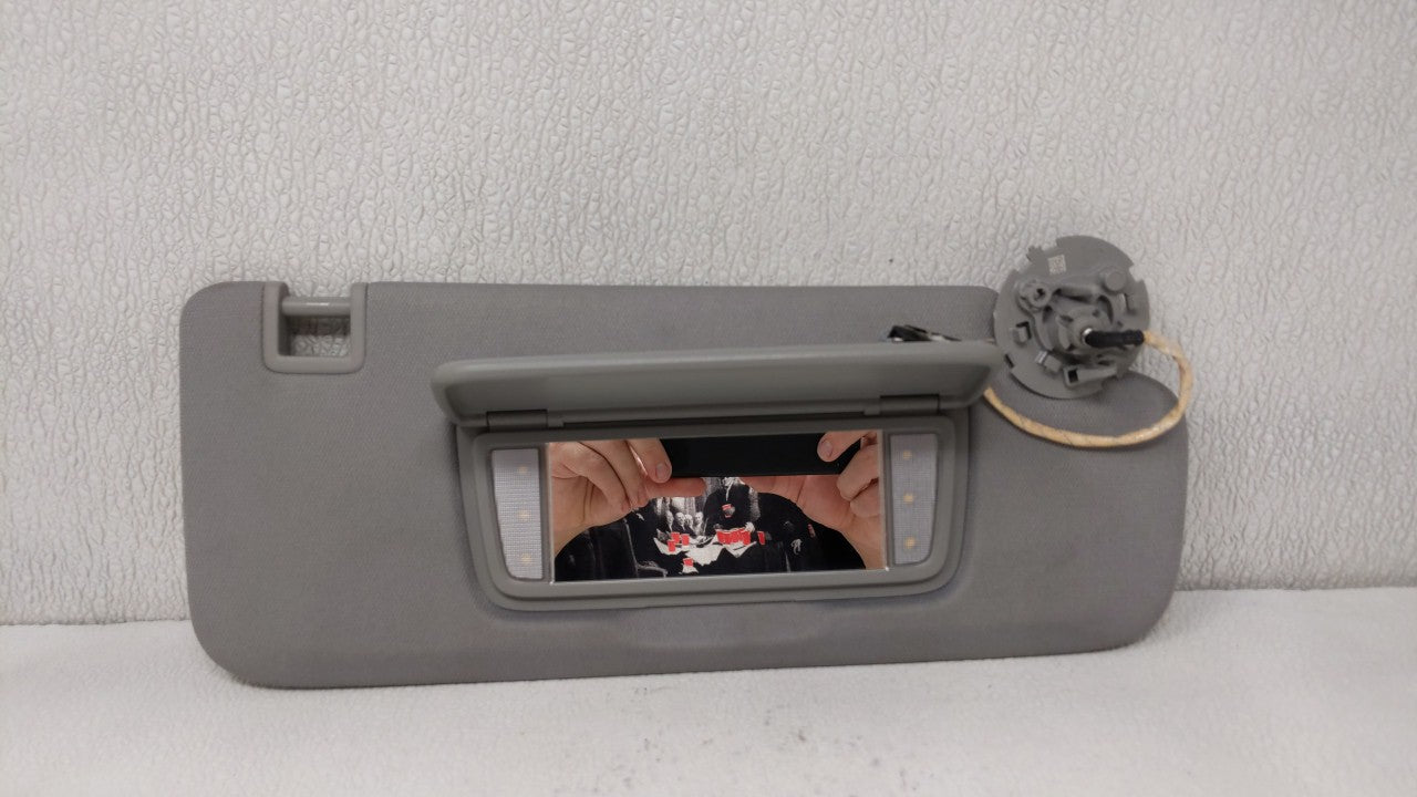 2018-2019 Chevrolet Equinox Sun Visor Shade Replacement Passenger Right Mirror Fits Fits 2018 2019 OEM Used Auto Parts - Oem