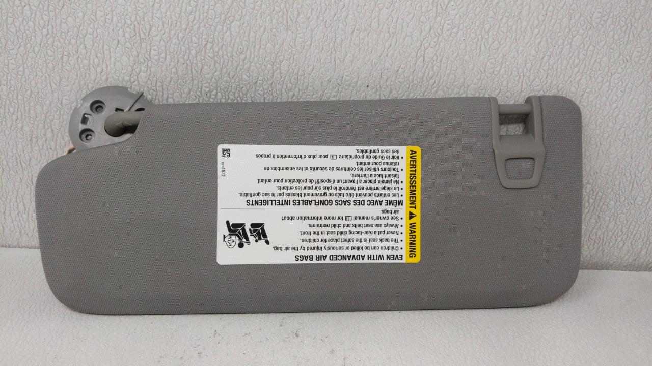 2018-2019 Chevrolet Equinox Sun Visor Shade Replacement Passenger Right Mirror Fits Fits 2018 2019 OEM Used Auto Parts - Oem