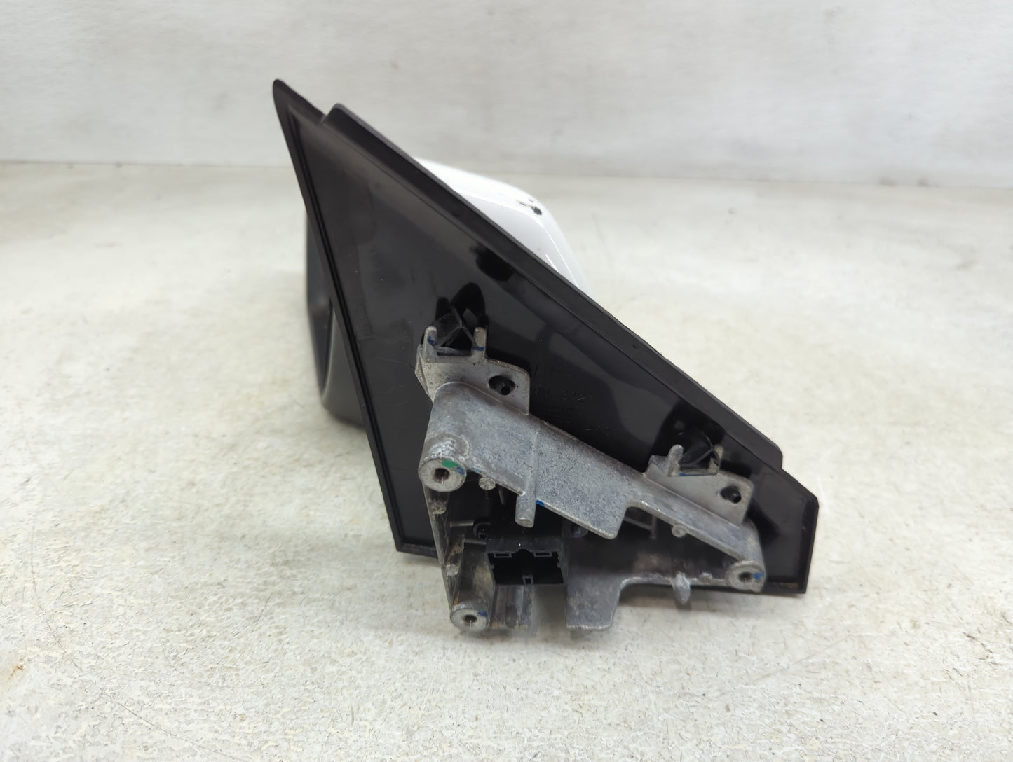 2018-2022 Chevrolet Equinox Driver Side View Mirror - Left Door Mirror OEM Used - Oemusedautoparts1.com