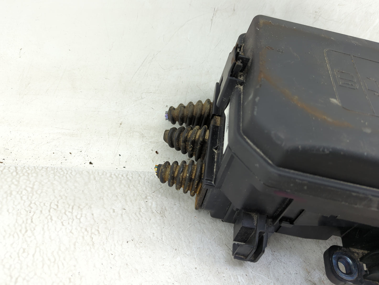 2018-2022 Chevrolet Equinox Fusebox Fuse Box Panel Relay Module Fits Fits 2018 2019 2020 2021 2022 OEM Used Auto Parts - Oem