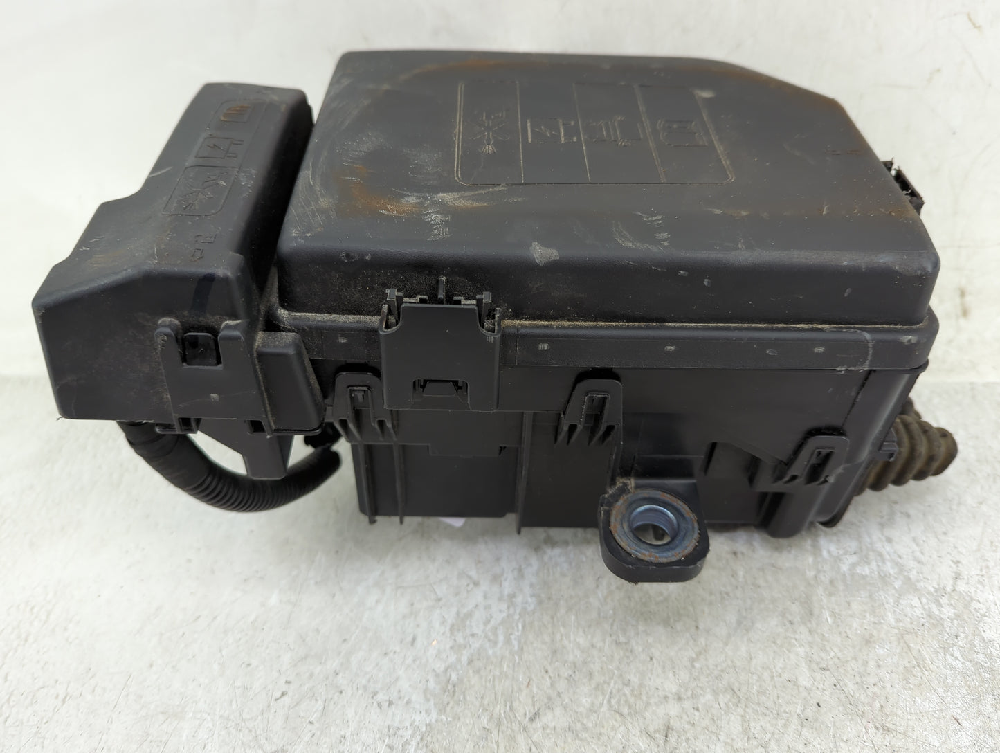 2018-2022 Chevrolet Equinox Fusebox Fuse Box Panel Relay Module Fits Fits 2018 2019 2020 2021 2022 OEM Used Auto Parts - Oem