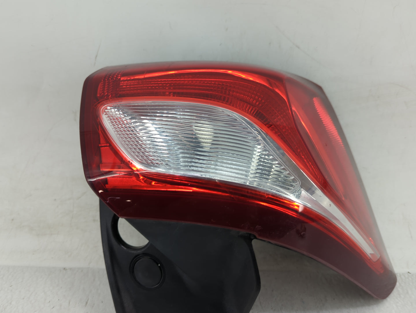 2018-2019 Chevrolet Equinox Driver Left Side Deck Lid Mounted Tail Light - Oemusedautoparts1.com