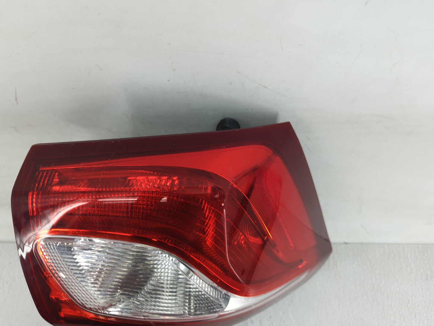 2018-2019 Chevrolet Equinox Driver Left Side Deck Lid Mounted Tail Light - Oemusedautoparts1.com