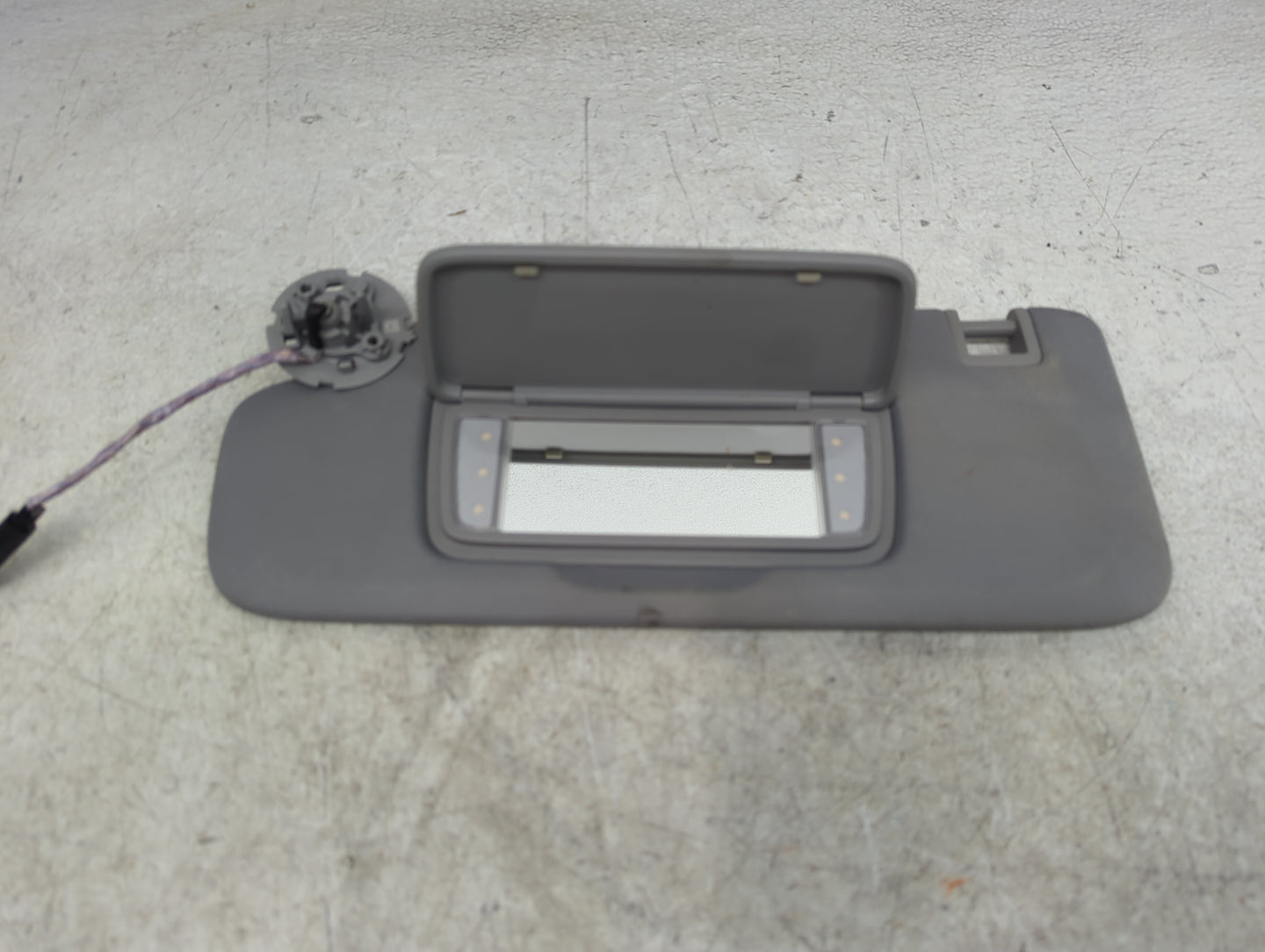2020-2022 Chevrolet Equinox Sun Visor Shade Replacement Driver Left Mirror Fits Fits 2020 2021 2022 OEM Used Auto Parts - Oe