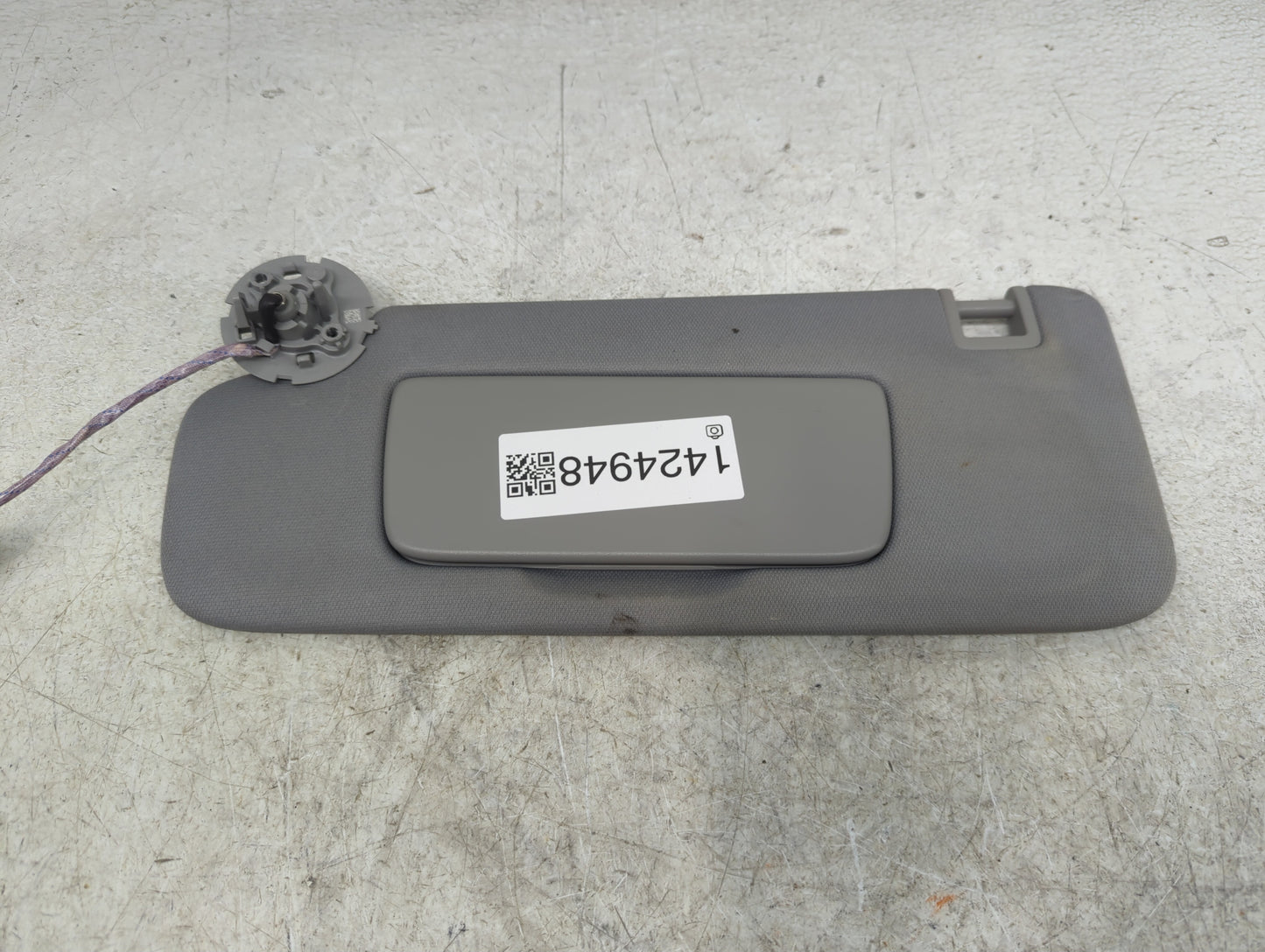 2020-2022 Chevrolet Equinox Sun Visor Shade Replacement Driver Left Mirror Fits Fits 2020 2021 2022 OEM Used Auto Parts - Oe