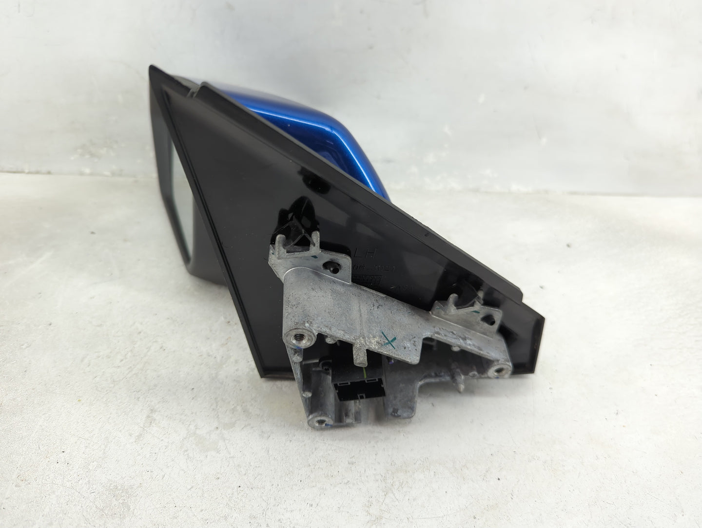 2018-2022 Chevrolet Equinox Driver Side View Mirror - Left Door Mirror OEM Used - Oemusedautoparts1.com